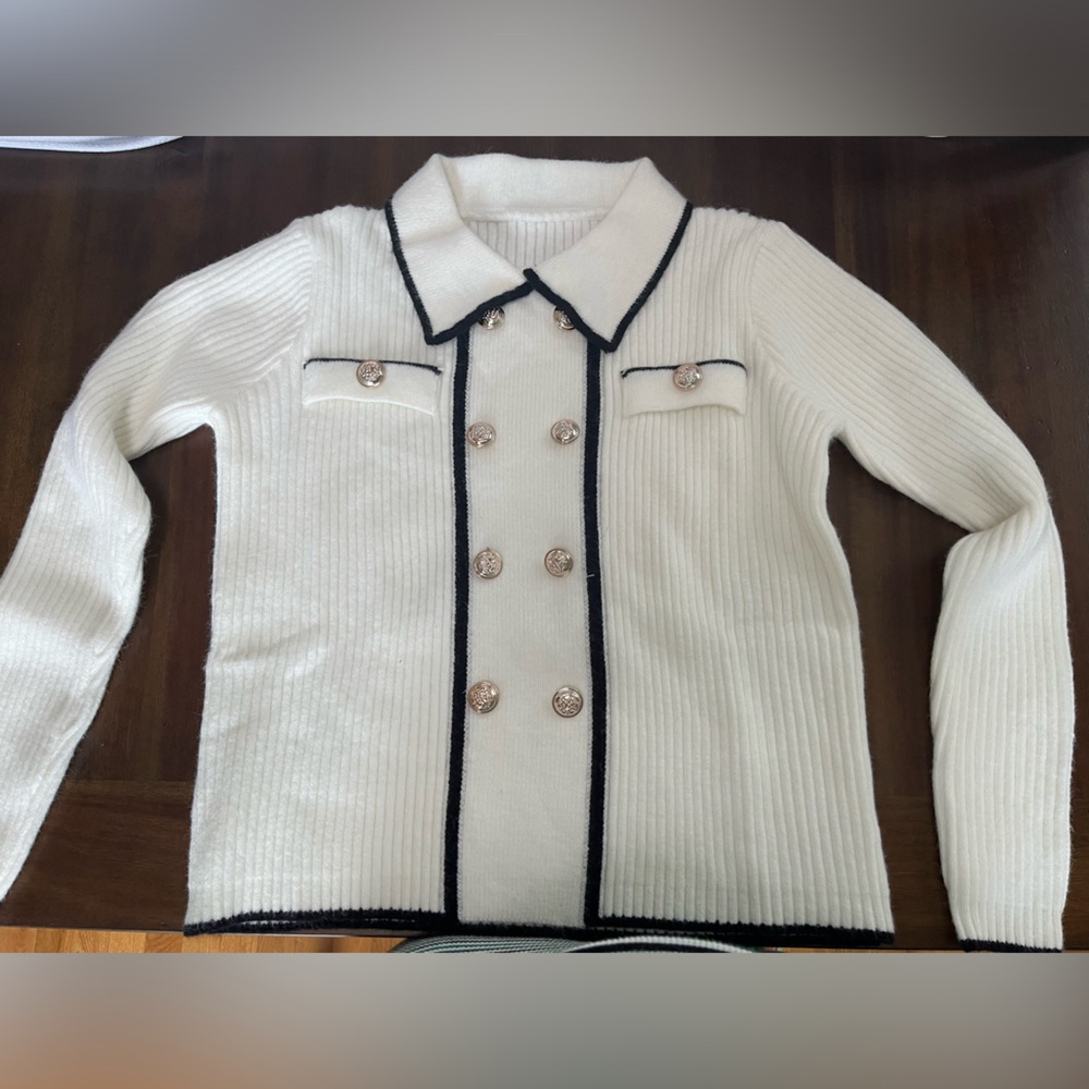 Elegant Off-White Sweater with Black Trim